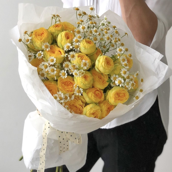 ДУОБУКЕТ ИЗ ПИОНОВИДНЫХ РОЗ И РОМАШЕК